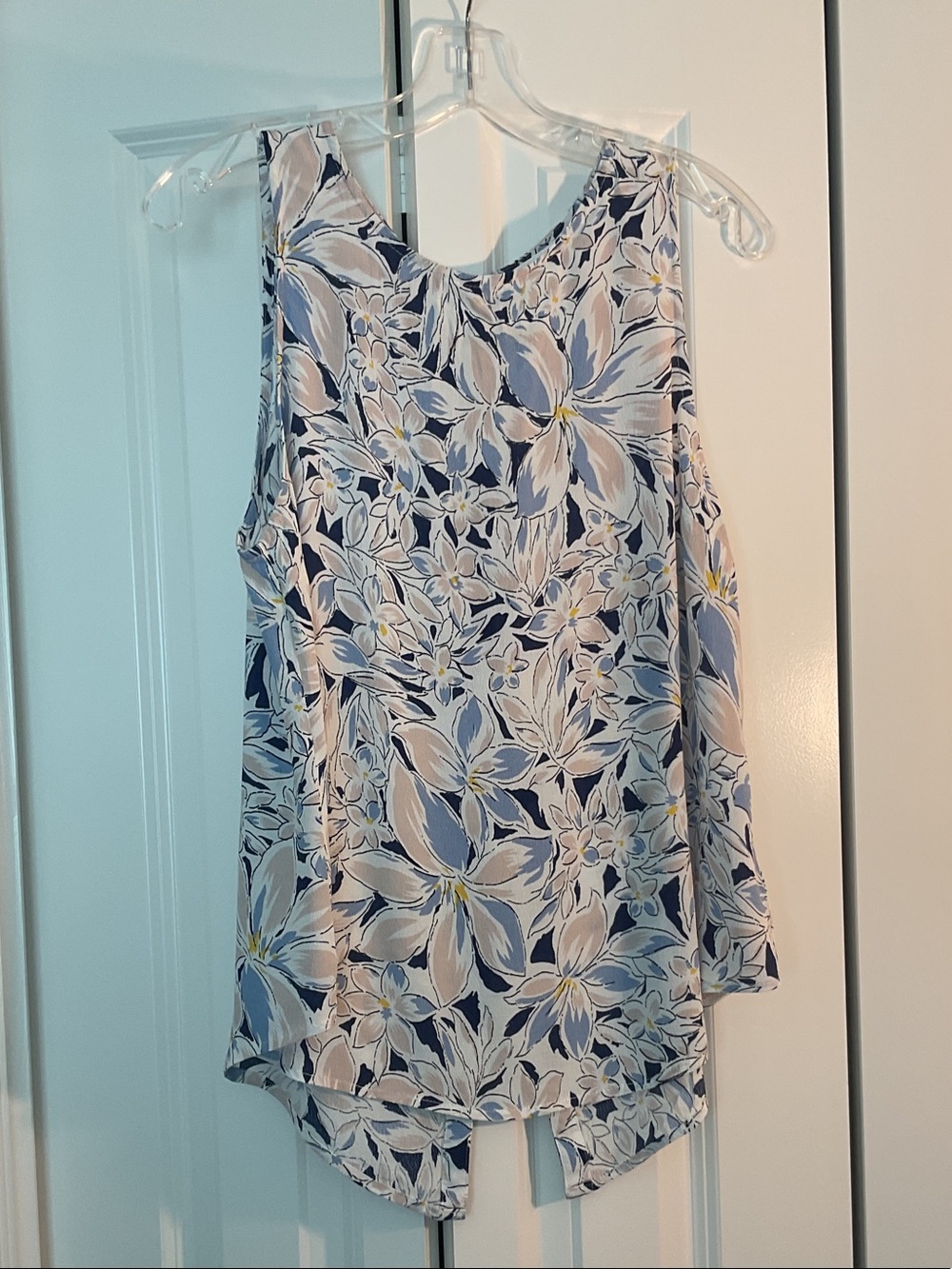 Monday Fun Women's Blue and Cream Floral Sleeveless Camisole